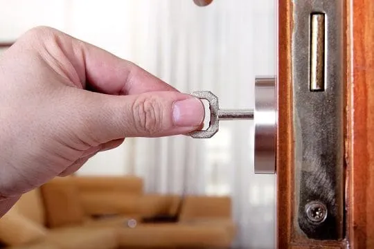 What to Do Before Choosing a Break-In Repair Locksmith